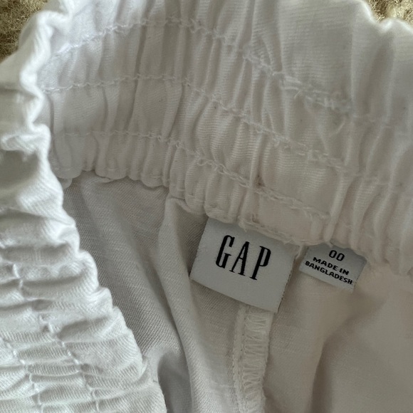 Never worn nwt white pants - Picture 2 of 4